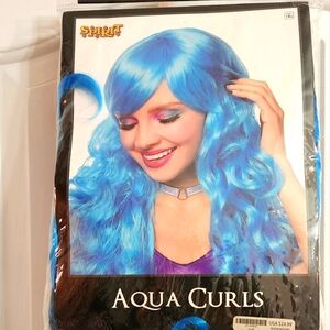 Aqua fashion curls